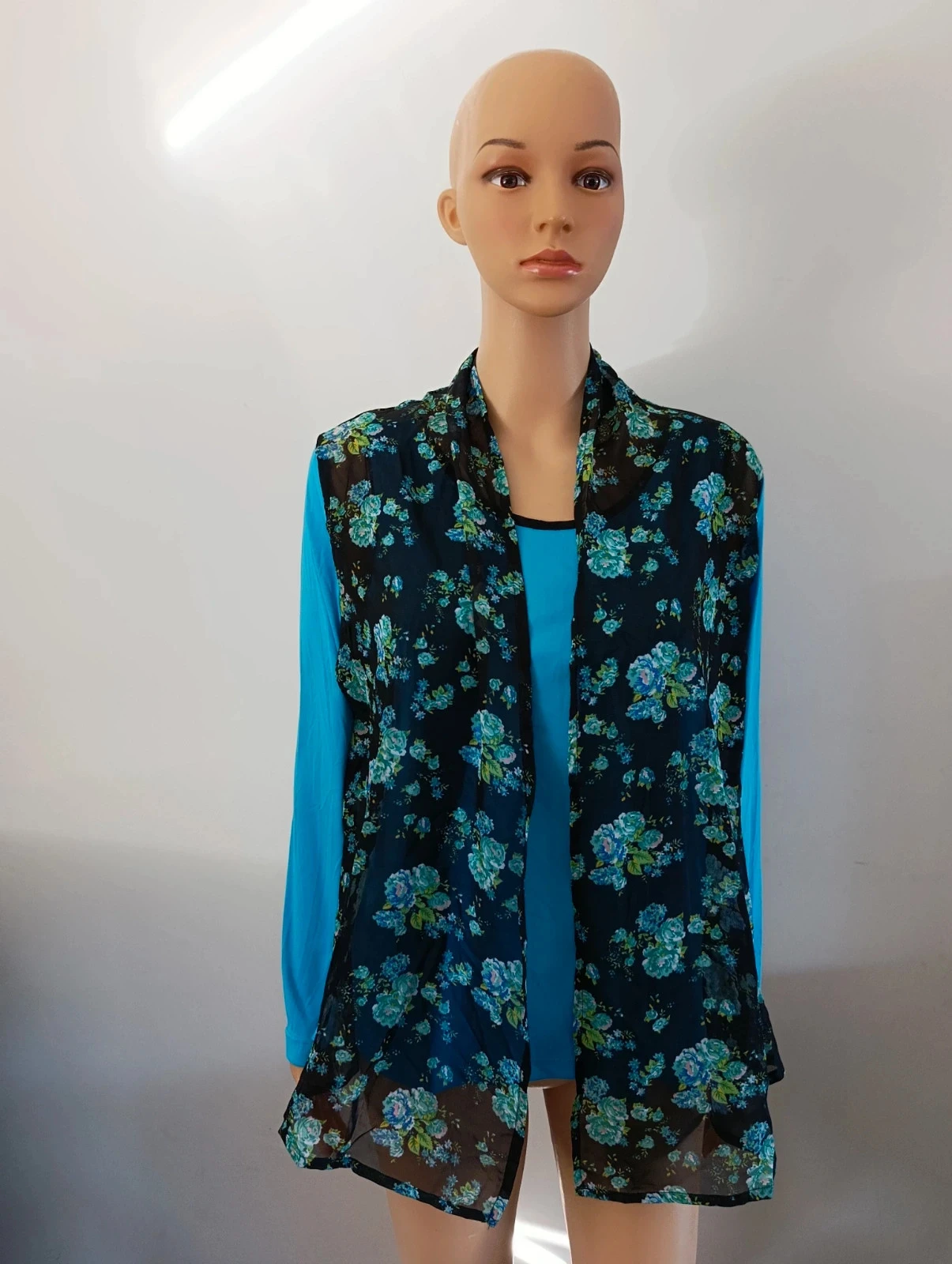 Haut femme Illusion bleu effet 2-en-1 avec voile fleuri – Taille M (8) – photo 2
